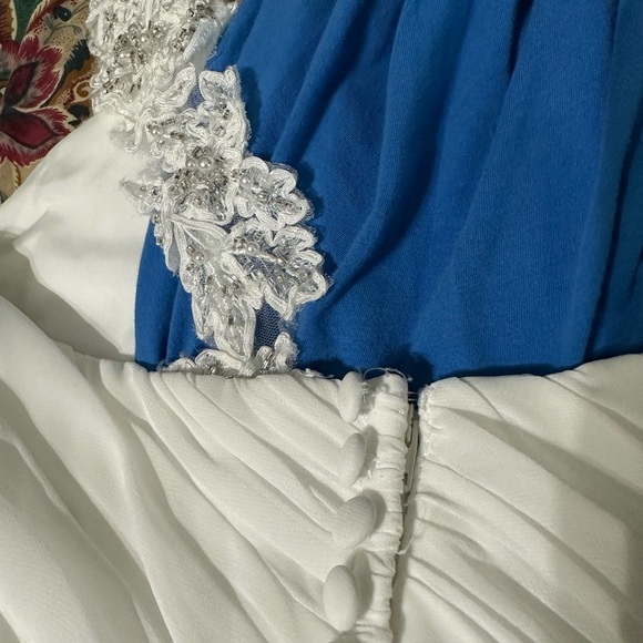 DAVID'S BRIDAL COLLECTION
STYLE# V3398 - Picture 10 of 13